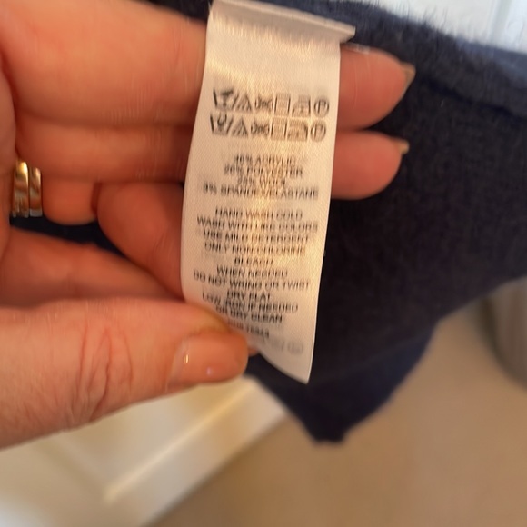 Adrienne Vittadini wool blend sweater. Navy blue, size Medium - Picture 4 of 4